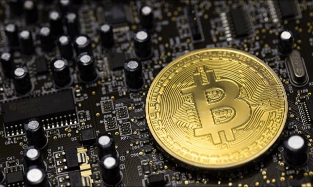 Bitkoinin qiyməti 62 min dollardan aşağı düşdü